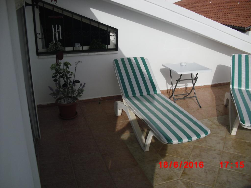 Gaby Apartment Кушадасъ Екстериор снимка