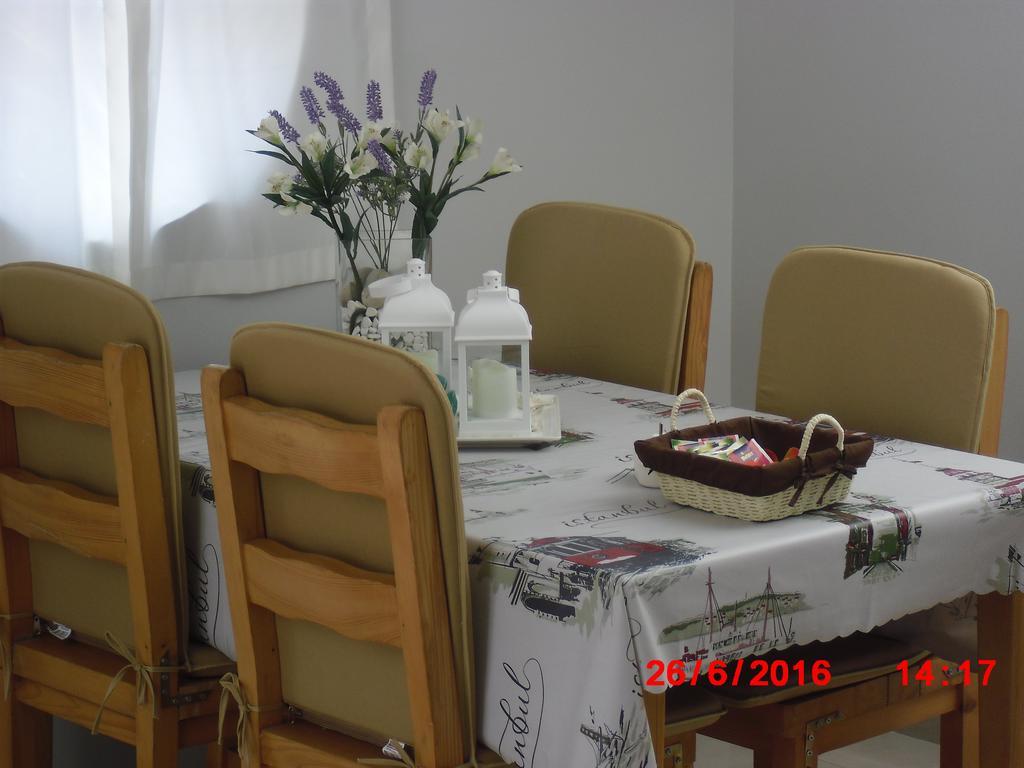 Gaby Apartment Кушадасъ Екстериор снимка