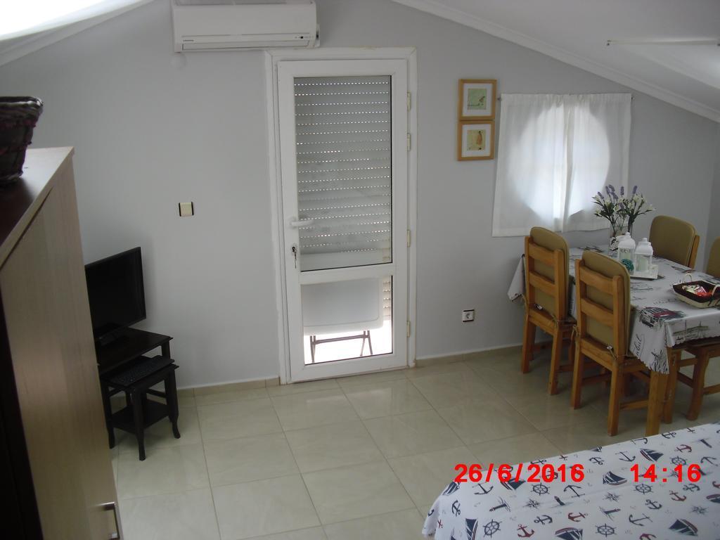 Gaby Apartment Кушадасъ Екстериор снимка