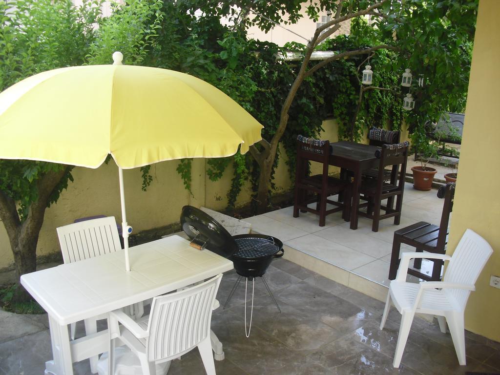Gaby Apartment Кушадасъ Екстериор снимка