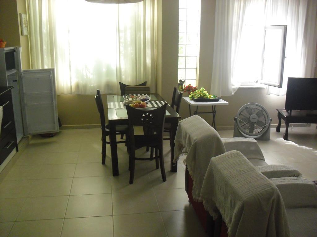 Gaby Apartment Кушадасъ Екстериор снимка