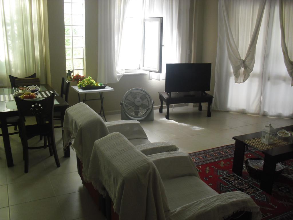 Gaby Apartment Кушадасъ Екстериор снимка