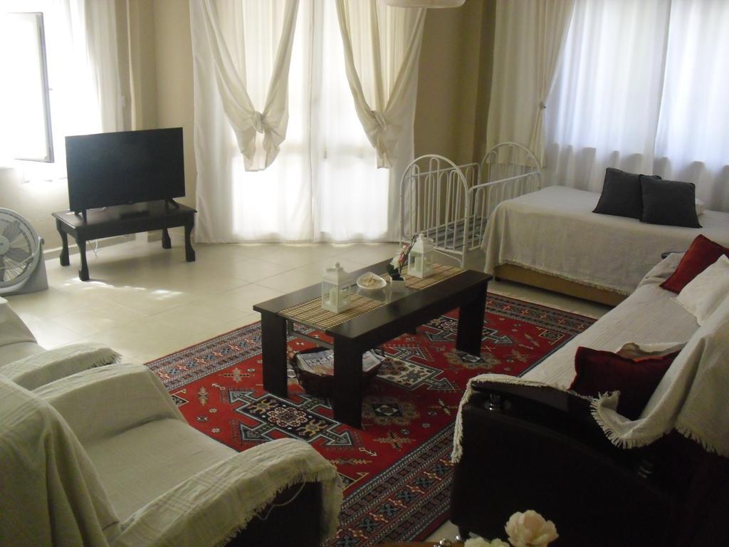 Gaby Apartment Кушадасъ Екстериор снимка