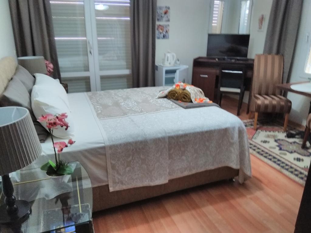 Gaby Apartment Кушадасъ Екстериор снимка