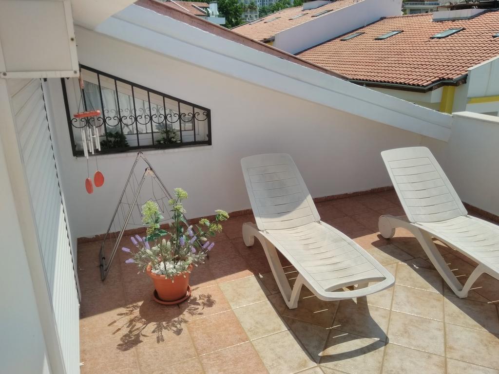 Gaby Apartment Кушадасъ Екстериор снимка