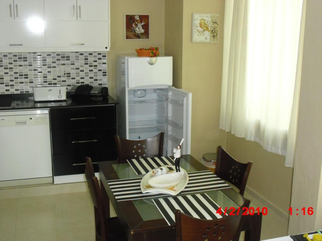 Gaby Apartment Кушадасъ Екстериор снимка